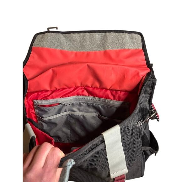 TIMBUK2 Maroon Red Black Command Messenger Laptop Bag Pockets Shoulder Strap - Picture 6 of 9